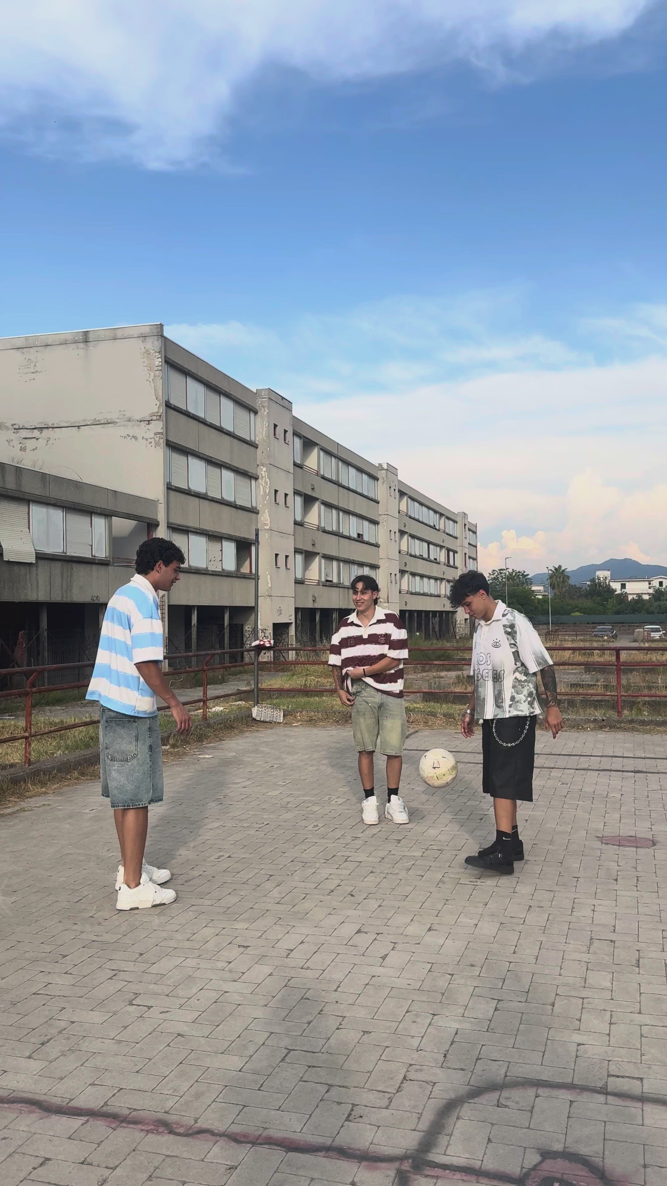 Carica il video: 